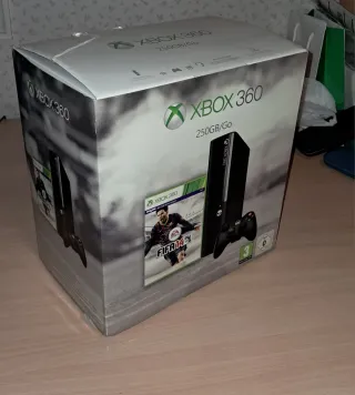 Xbox 360 250GB + 7 giochi (FIFA, GTA V, COD, ecc.)