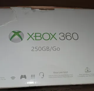 Xbox 360 250GB + 7 giochi (FIFA, GTA V, COD, ecc.)