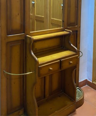 Bengalero de pino con espejo y cajones