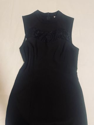 Vestido negro sin mangas con encaje