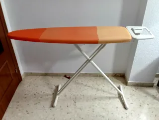 MESA O TABLA DE PLANCHAR.