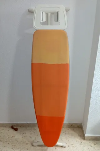 MESA O TABLA DE PLANCHAR.