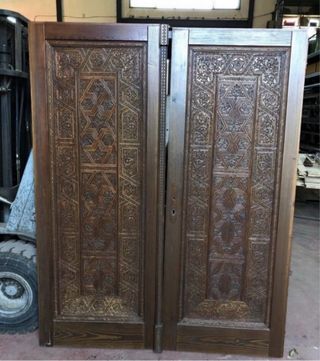 Puertas madera tallada a mano