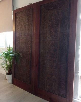 Puertas madera tallada a mano