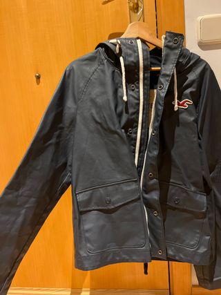 Chubasquero Hollister Talla L Negro