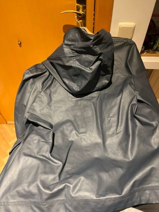 Chubasquero Hollister Talla L Negro