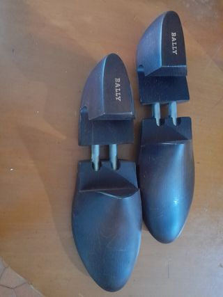 Shoes Horns de color tan.