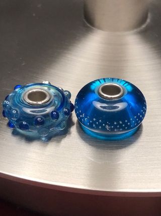 Trollbeads Dos Cuentas de Cristal Azul y Plata