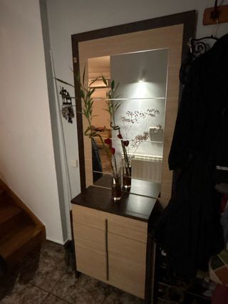 Mueble de entrada con espejo
