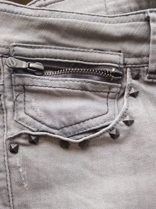 Pantalón vaquero pitillo Mujer Bershka talla 36.