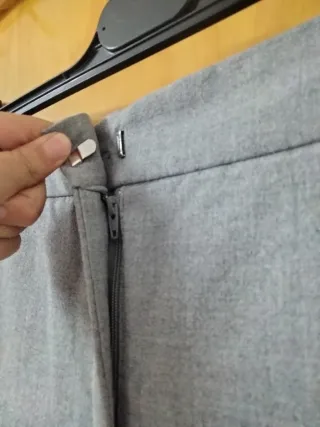 Pantalón pitillo gris