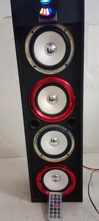 Torre de Sonido Negra Modifificada