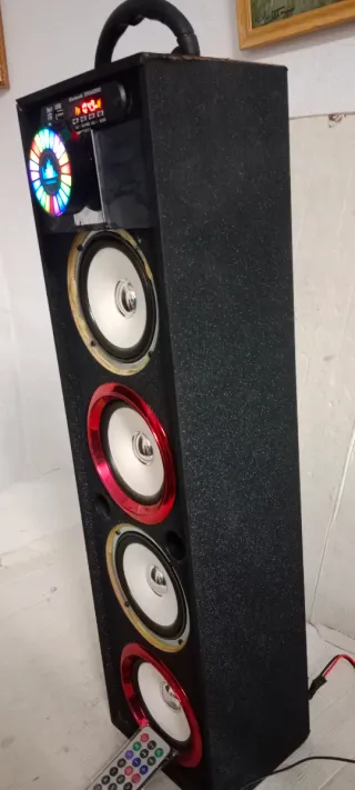 Torre de Sonido Negra Modifificada