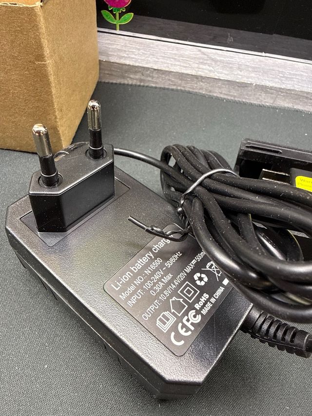 Cargador Batería LCS1620 20V