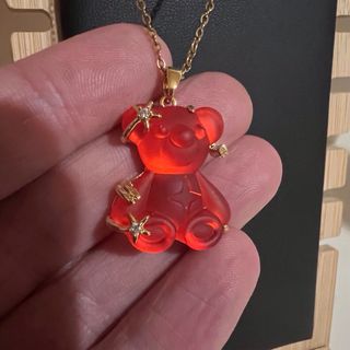 Colgante Oso Rojo con Estrellas Doradas