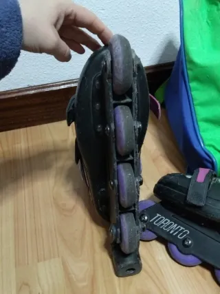 Patines en línea morados y negros