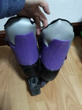 Patines en línea morados y negros