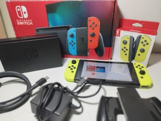 Nintendo Switch con Joy-Con amarillos