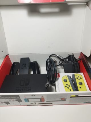 Nintendo Switch con Joy-Con amarillos