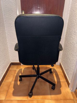 Silla de escritorio giratoria negra