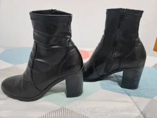 Botines negros Bershka tacón