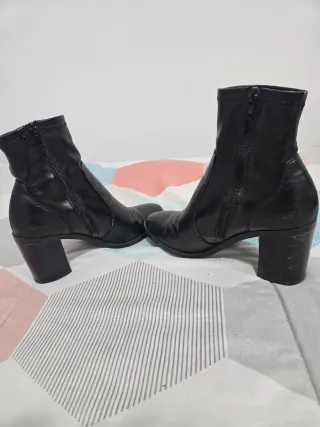 Botines negros Bershka tacón