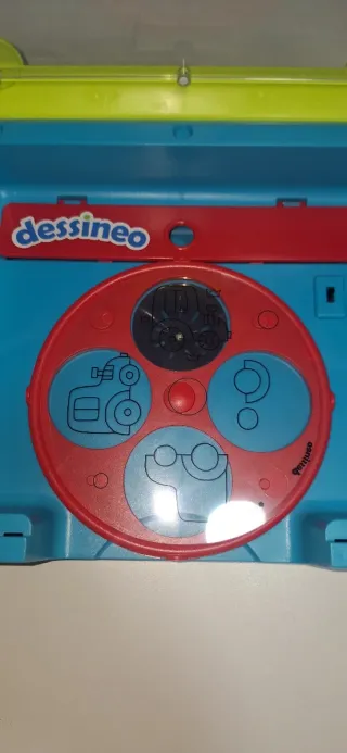 Dessineo, tipo de proyector con muchas plantillas