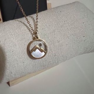 Colgante Montaña Dorado y Blanco