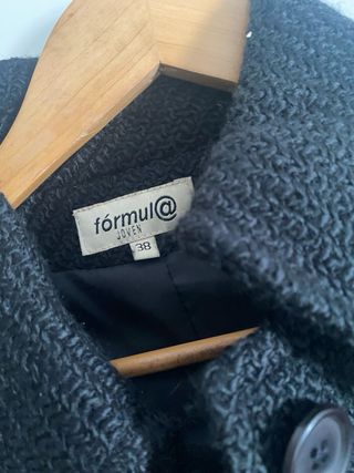 Chaquetón negro con cinturón