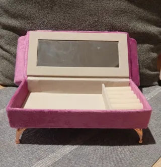 Guarda joyas rosa con forma de corazón