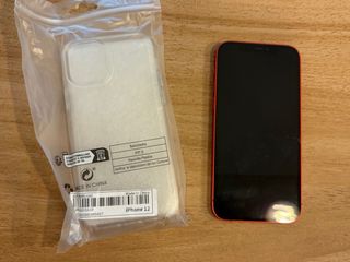 iPhone 12 Rosso con custodia in regalo