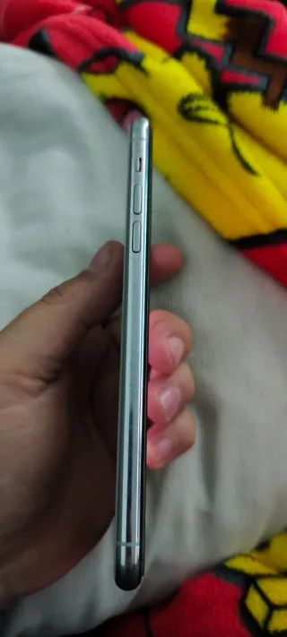 iPhone 11 Pro Max blanco y cromado  Espacial