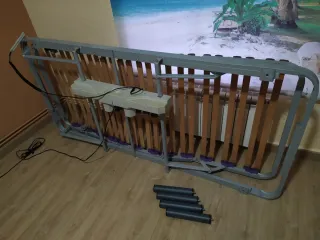 Cama articulada metálica y madera