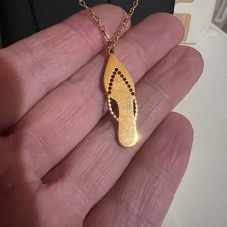 Colgante dorado sandalia Árabe