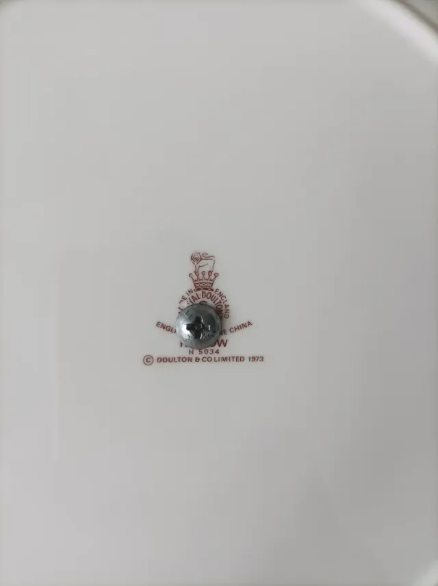 Vassoio Royal Doulton in porcellana e metallo