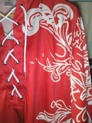 Blusa Roja con Estampado Blanco Talla L