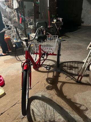 Triciclo con cesta, poco uso