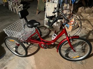 Triciclo con cesta, poco uso