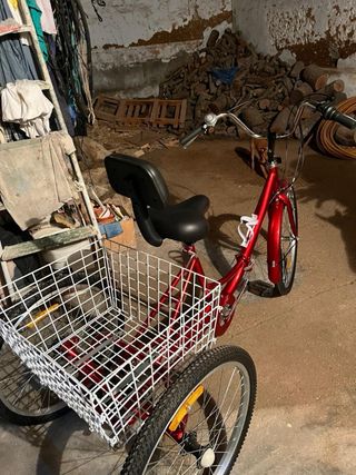 Triciclo con cesta, poco uso