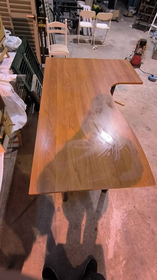 Escritorio de madera en L