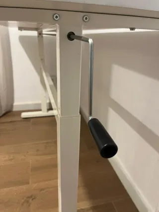 Mesa de escritorio blanca