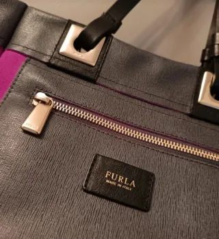 Bolso Furla Reversible en piel gris y ante fucsia