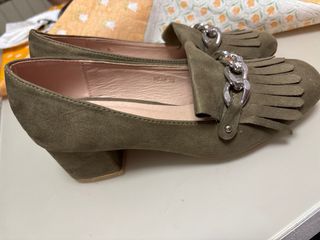 Zapatos planos Gino More verde con cadena