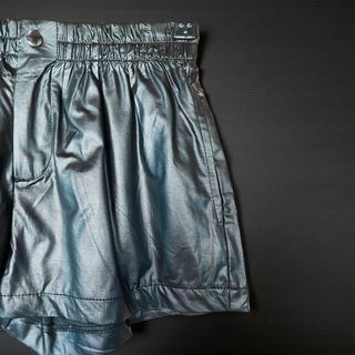 Pantalón corto polipiel negro