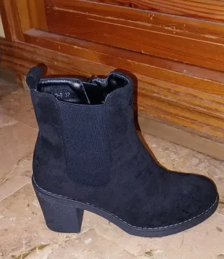 Botines negros tacón talla 37, solo una puesta.