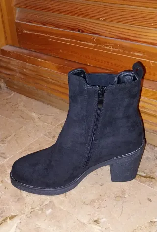 Botines negros tacón talla 37, solo una puesta.