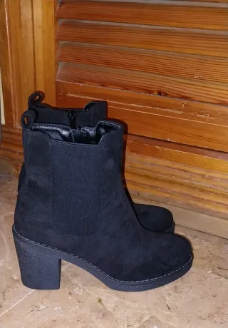 Botines negros tacón talla 37, solo una puesta.