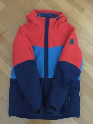 Chaqueta de nieve juvenil azul y rojo.