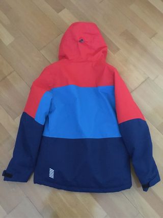 Chaqueta de nieve juvenil azul y rojo.