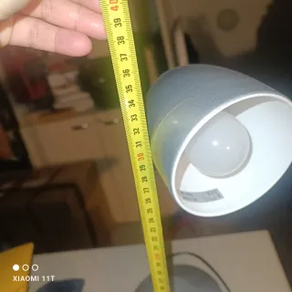 Lámpara de escritorio flexible gris